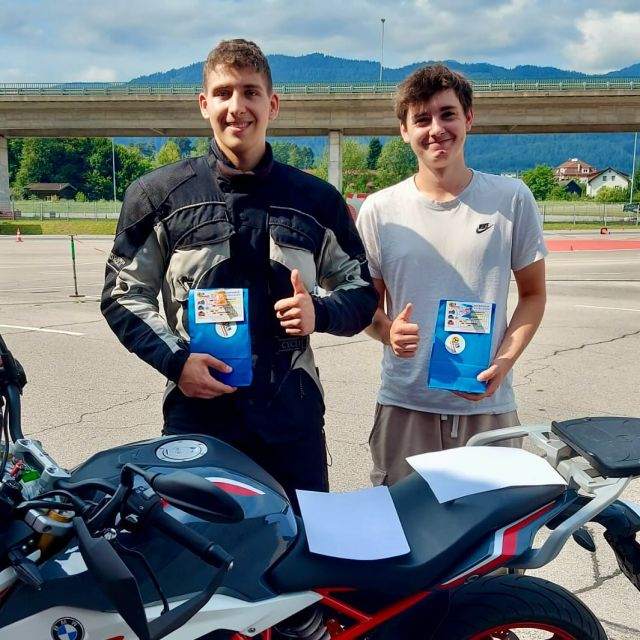 🏍️ Motorrad-Prüfung 17.07.2024 🏍️ Wir gratulieren unseren neuen Bikern zur bestandenen Prüfung und zum wohl verdienten Führerschein! Vielen Dank für euer Vertrauen in unsere Fahrschule und allzeit gute Fahrt! #fahrschulesommer #fahrschulevillach #führerschein #motorradführerschein #praktischeprüfungbestanden #top #herzlichenglückwunsch #vielspassbeimmotorradfahren #allzeitgutefahrt